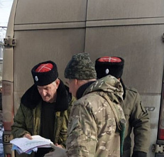 Аксайские казаки доставили предновогоднюю гуманитарку добровольцам «Ростова»