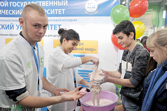 Победителям – награды, детям – торт