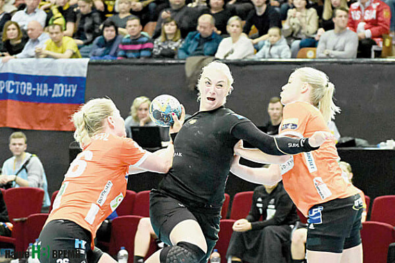 В атаке Анна – сила, мощь, напор. Два игрока её вряд ли удержат.