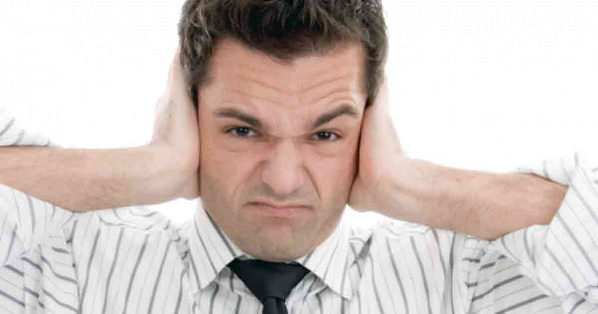 Шум на уши давит