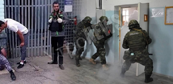 Момент штурма колонии. Источник фото:  utro-news.ru