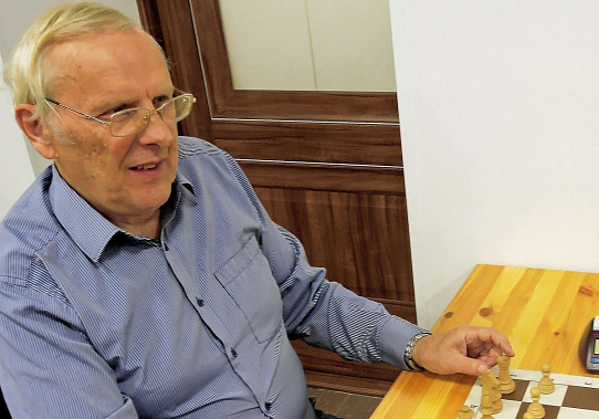 Мастер ФИДЕ Виктор Игнатов.