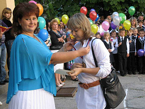 Потянулась детвора в школу с самого утра_16028