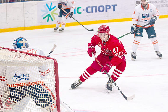 Атака на ворота питерских армейцев. Фото с сайта ХК «Ростов»