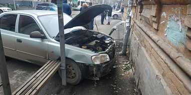 В результате тройной аварии на улице Закруткина в Ростове пострадала 60-летняя женщина