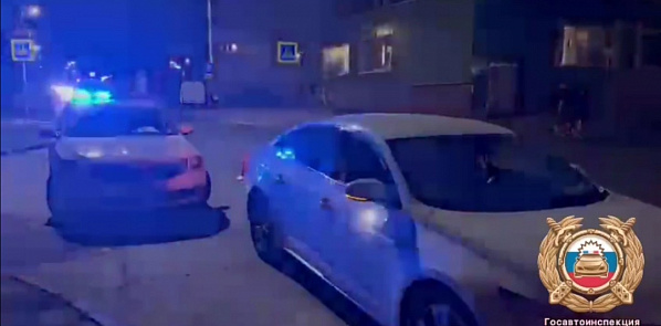 Электросамокат и иномарка в Ростове-на-Дону «не поделили» дорогу