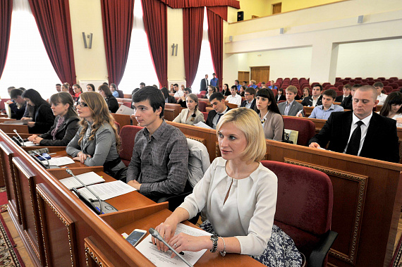 Парламент и дела молодых