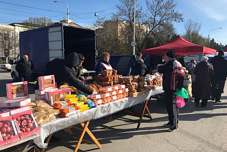 В Азове проводят сельскохозяйственную ярмарку выходного дня