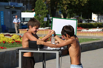 Набережная стала ареной