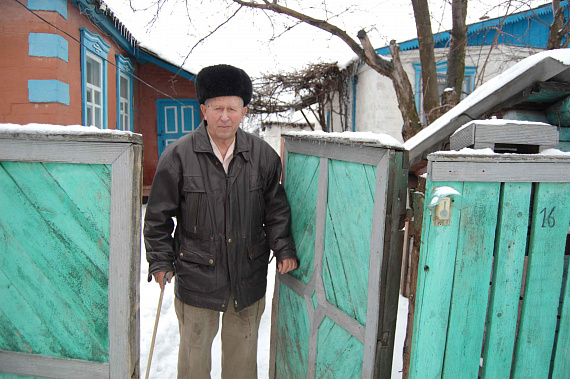 Одинокий человек в автобусе