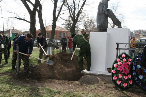 В Зерноградском районе похоронили бойцов-освободителей
