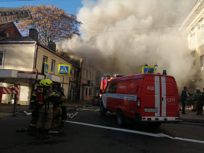 В самом центре Ростова-на-Дону сегодня днем вспыхнул крупный пожар