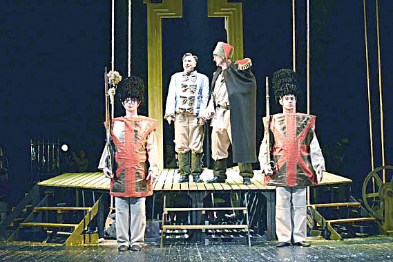 Сцена из спектакля «Левша». Фото с сайта www.teatral-online.ru