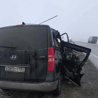 Фото с места аварии предоставлено отделом пропаганды УГИБДД РО