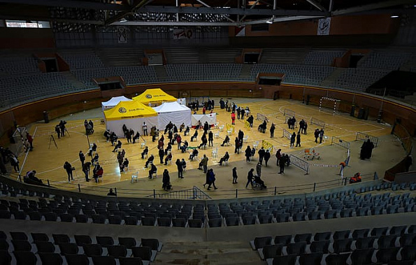 Пункт вакцинации на арене для корриды в Испании