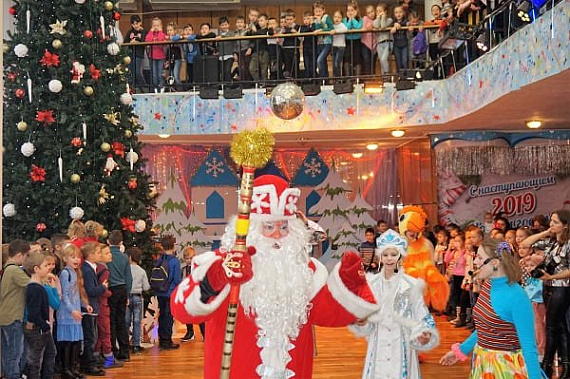 «Роствертол» подарил детям сказку