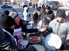 Горячая еда для бездомных_9500