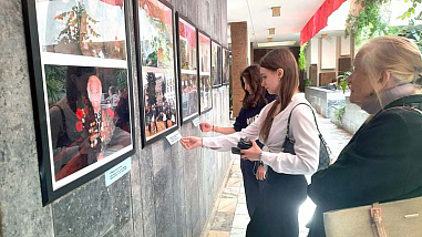 В Донской публичной библиотеке экспонируется фотовыставка «Победа в лицах ветеранов» журналиста Марии Ким