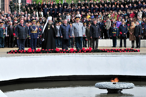 В Ростове возложили гирлянду Славы