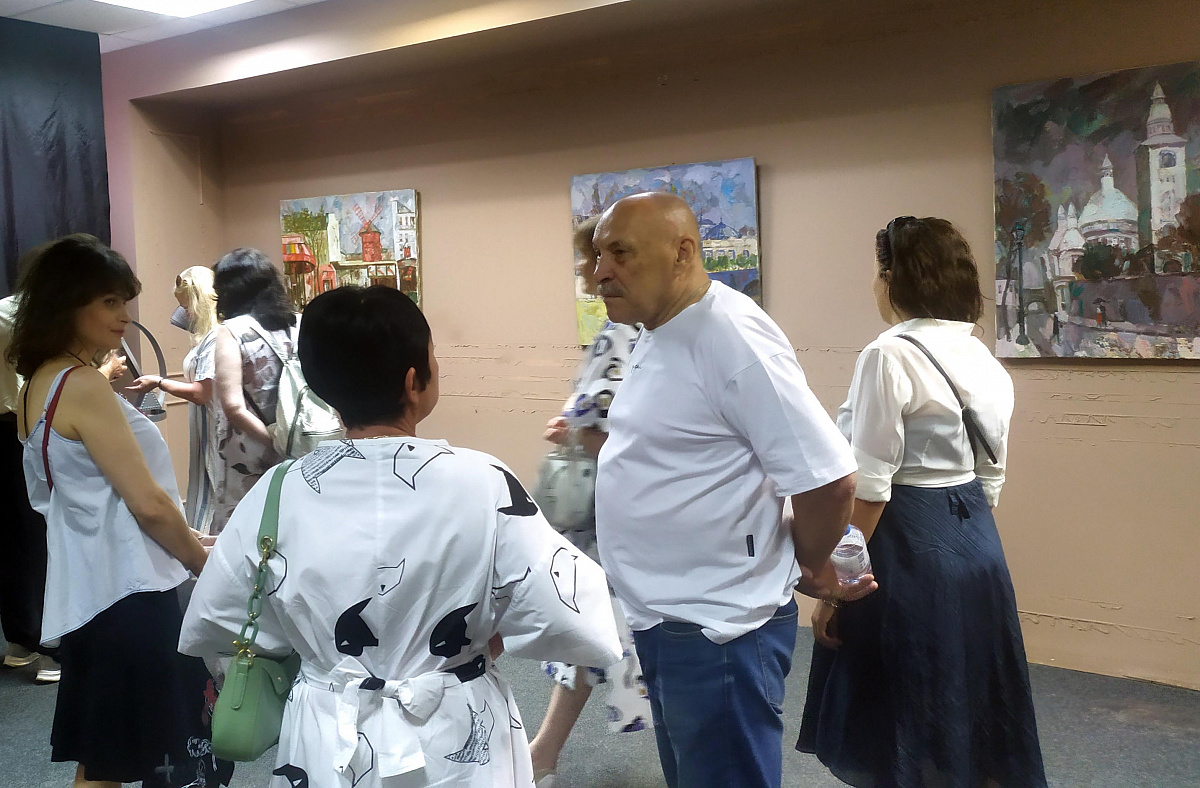 Камерный характер выставки привлек большой интерес посетителей...