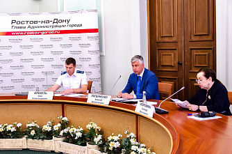 В Ростове ремонтируют дворовые проезды и готовятся к 1 сентября