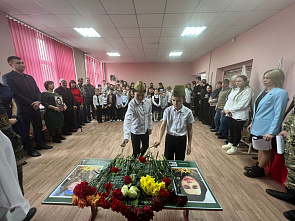 В Каменно-Бродской казачьей школе открыли именную парту кавалера ордена Мужества Тимура Вострова