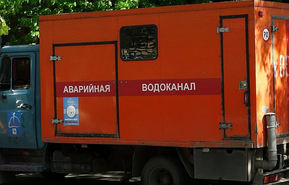 В Ростове на Орбитальной произошел порыв водопровода