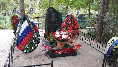В селе Шум под Санкт-Петербургом открыли памятник донскому летчику