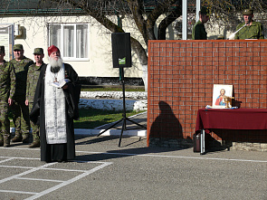 Адмирал и священник напутствовали пограничников