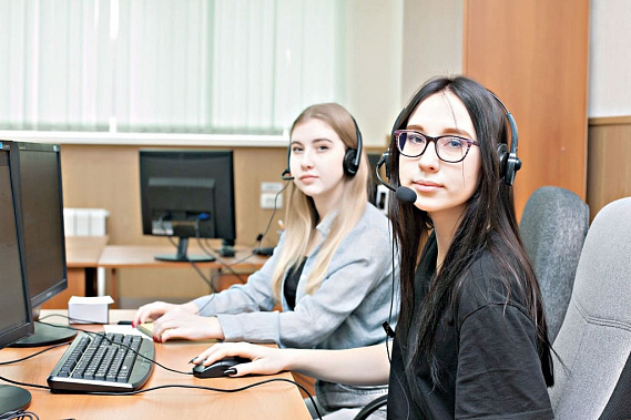 Пока в кол-центре работают два оператора. К осени их будет уже пять.