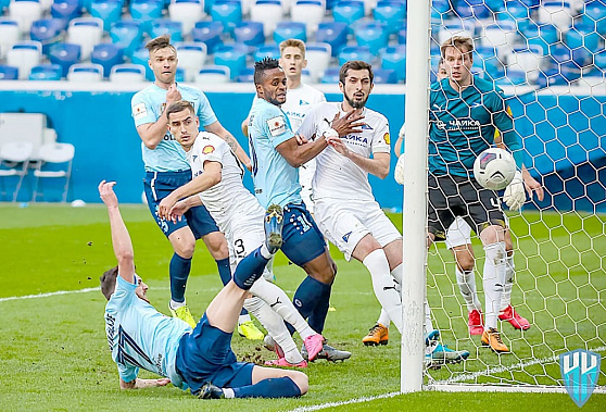 Опасный момент у ворот донского клуба.