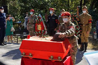 В Зернограде простились с четырьмя красноармейцами