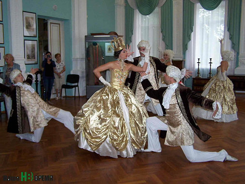 Явление танцующей императрицы.