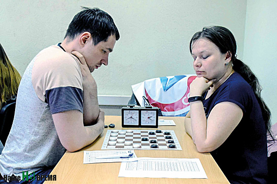 Последний тур. Максим Толдин против Анны Потутаевой.