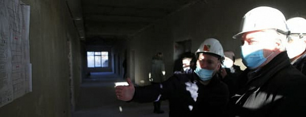 Капитальный ремонт педиатрического отделения поликлиники Шахт уже отстает на три месяца