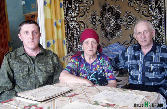 Евгений Сухородов (слева) помог семье Нифоновых найти сведения о погибших родных.