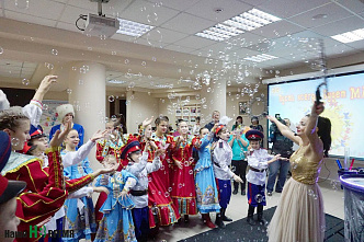 На вас земля держится