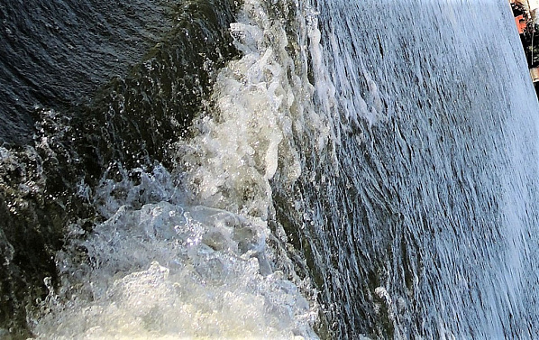 Столкновение теплохода «Коноша» со стоящим на мели судном обернулось уголовным делом