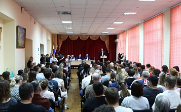   Ростов-на-Дону: власти провели в Пролетарском районе встречу с жителями МКД, пострадавшего в результате атаки БПЛА