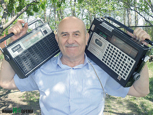 В домашней коллекции Виктора Шутова – десятки приемников и радио разных марок и разных лет...