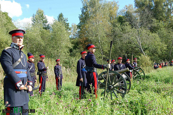 Шахтинские кадеты приехали в Бородино со своими пушками. Фото предоставлено Виталием БОБЫЛЬЧЕНКО