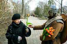 Ростовчанок с 8 марта поздравляли самые брутальные мужчины Дона