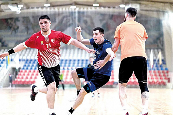 Только что Глеб ЧЕРНОВ (№ 71) отметился мячом в ворота кубанцев. Фото с сайта ГК «Донские казаки–ЮФУ»