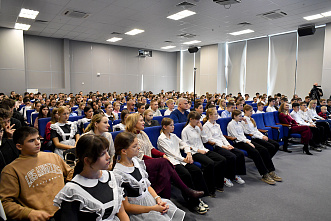 18 11 2025 Встреча донских школьников с олимпийским чемпионом Александром Легковым