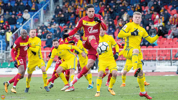 Красные против желтых. Матч выдался «веселым»... Фото cсайта www.arsenaltula.ru