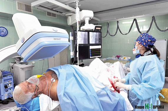 Идет операция по стентированию.