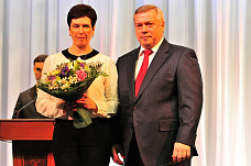 Донские власти поздравили женщин