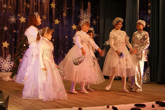 Спектакль «Новогоднее представление» от «Ветра перемен» прошел во Дворце творчества детей и молодежи в Ростове