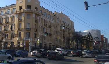 В Ростове запретили останавливаться машинам на Буденновском у штаба ЮВО и цирка