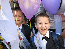 Потянулась детвора в школу с самого утра_16034